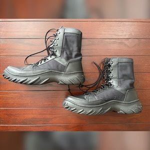 BLACK OAKLEY  PATROL DUTY BOOT. ***** ONLY WORN ONCE *****